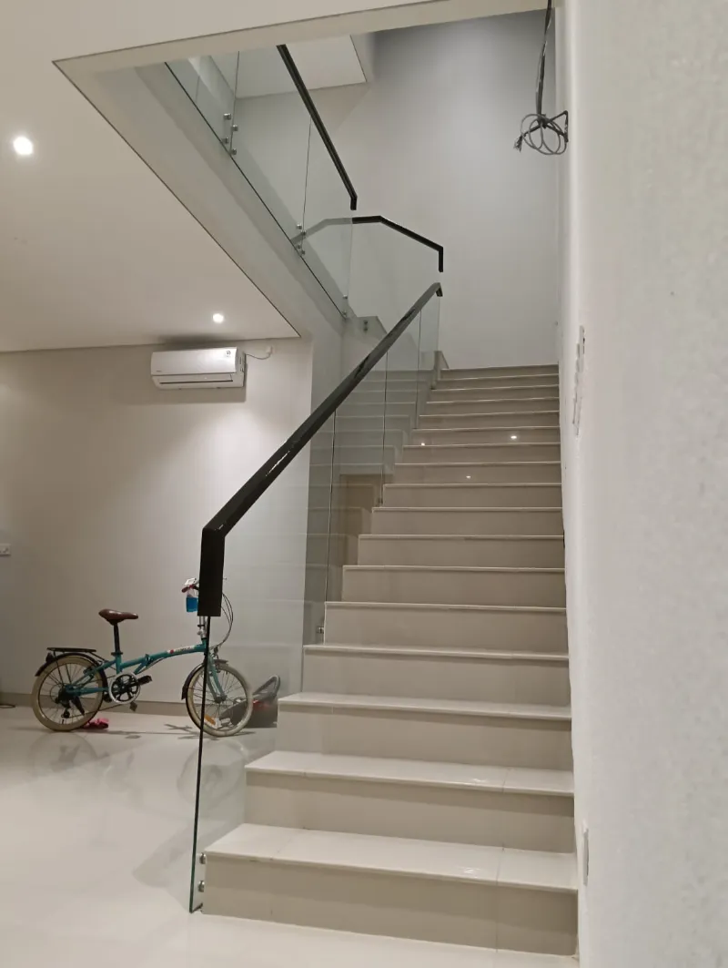Railing tangga & balkon kaca