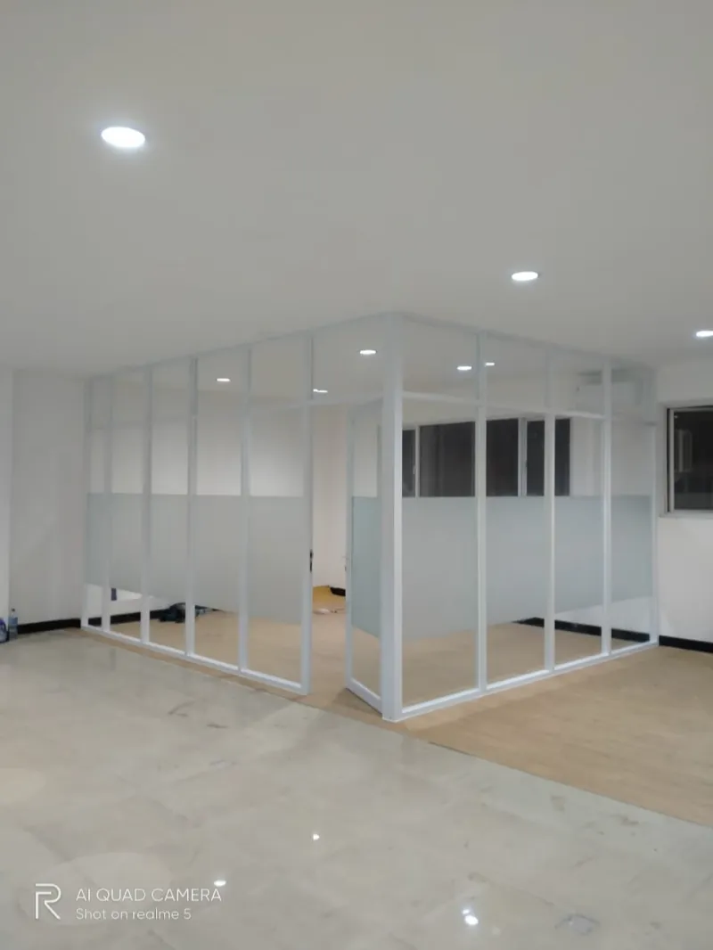 Sekat partisi kantor / ruangan